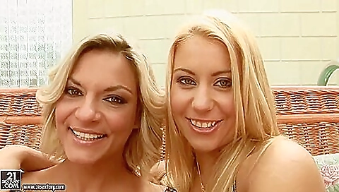 Milf gets a mouthful of pussy