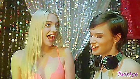 Hot chick with big ass