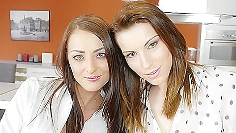 Chir stocks leras up sex with a dildo