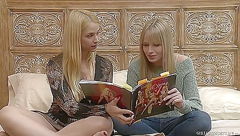 Two hot babes fucking with two chicks